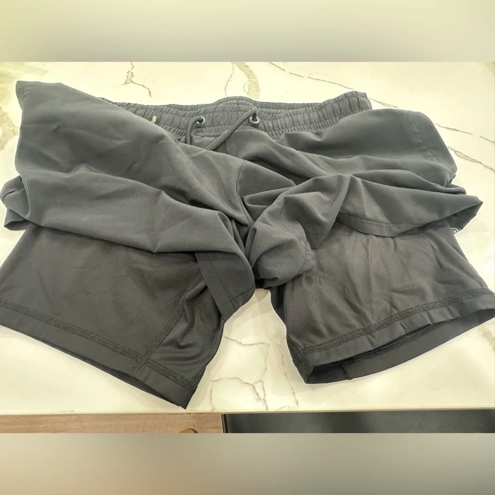 Gilly Hicks Black Athletic Men's Shorts 5” Size XS compression lined